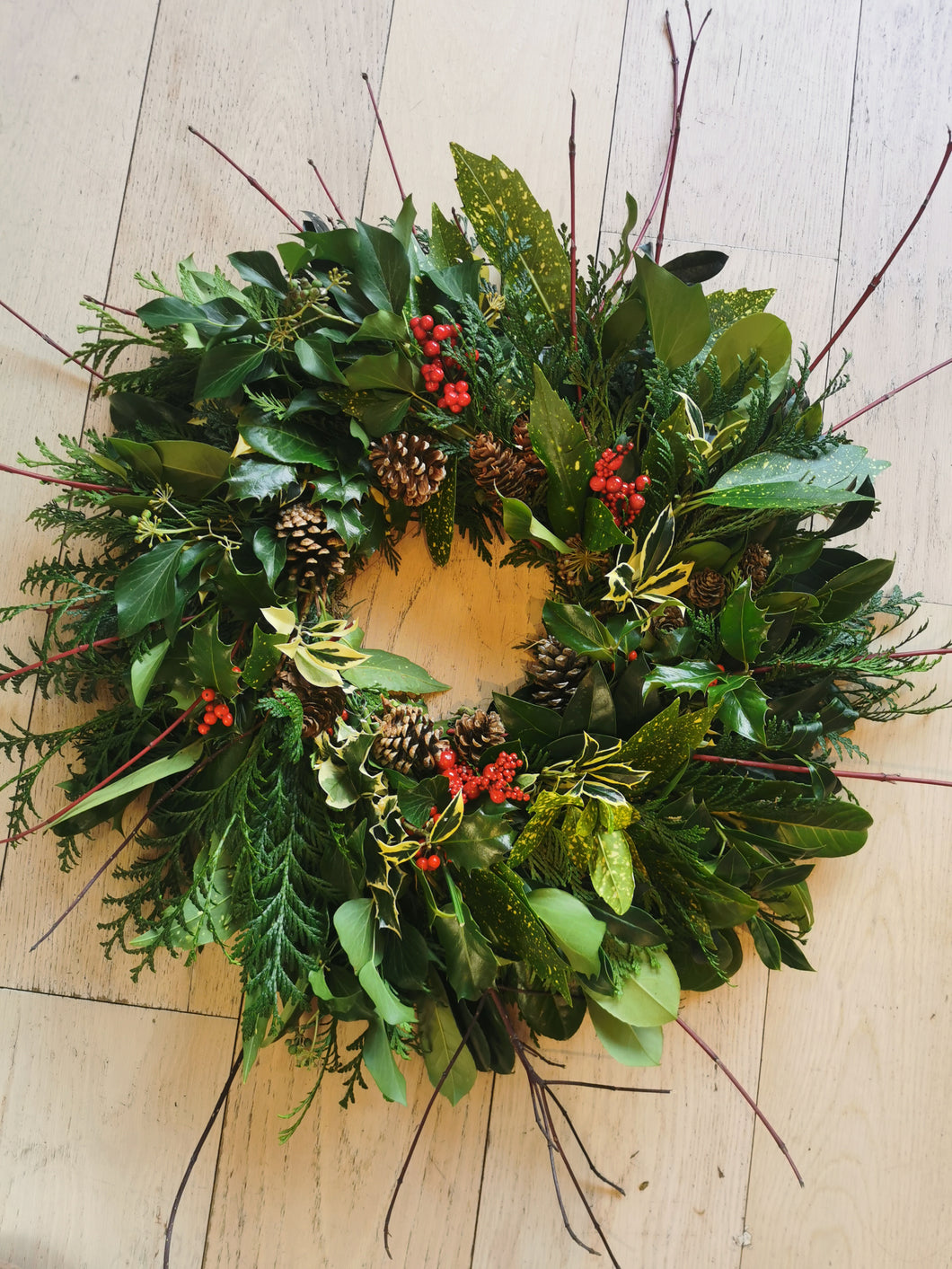 Green foliage with hints of red, christmas wreath.